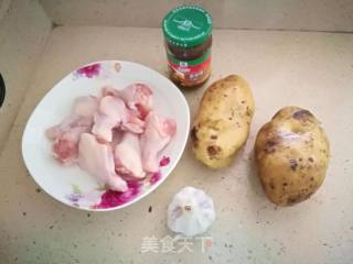 咖喱土豆鸡块的做法步骤：1