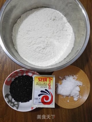 美味芝麻饼的做法步骤：1