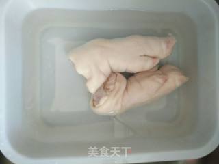 杨氏猪蹄冻????的做法步骤：1