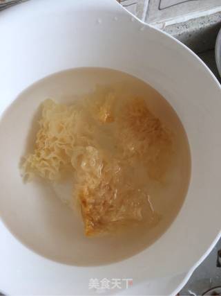 白果冰糖银耳的做法步骤：3