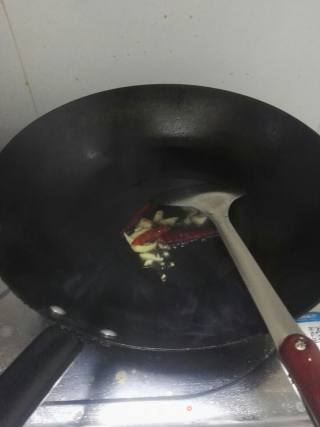 手撕包菜的做法步骤：1