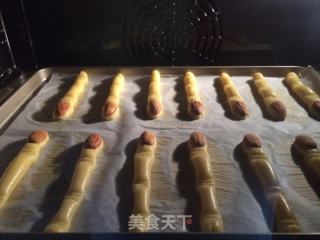 万圣节恐怖女巫手指的做法步骤：9