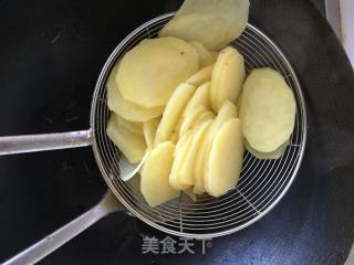 马铃薯薯片的做法步骤：1