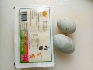 皮蛋豆腐的做法步骤：1