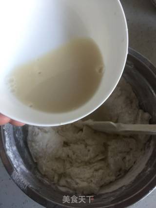 香肠卷、肉包子的做法步骤：2