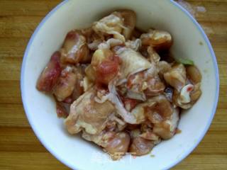 香菇鸡腿肉的做法步骤：1