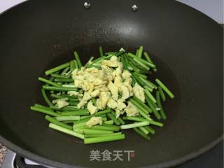 蒜苔炒鸡蛋的做法步骤：7