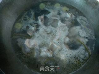 秋季滋阴润肺――莲藕山药排骨汤的做法步骤：4