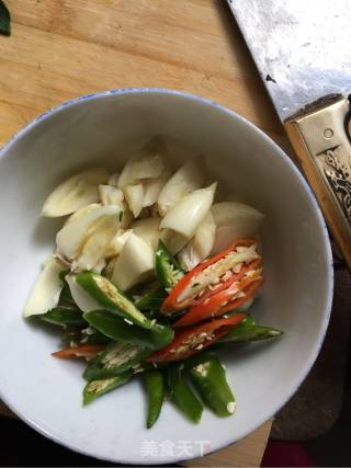 青菜炒香菇的做法步骤：3