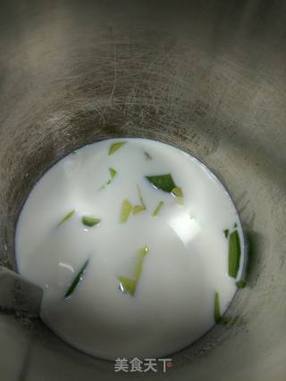 牛油果牛奶饮品的做法步骤：3