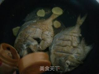 红烧鲳鱼的做法步骤：4