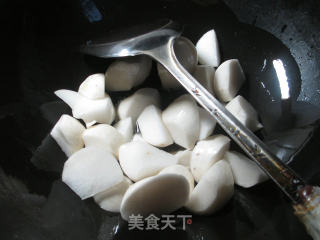 牛筋烧萝卜的做法步骤：2