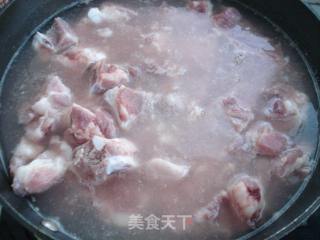 #秋季滋阴润肺#白萝卜排骨汤的做法步骤：1