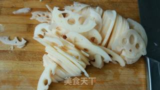 清炒藕片——秋季滋阴润肺的做法步骤：4