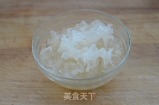 #秋季滋阴润肺#无花果银耳莲子羹的做法步骤：2