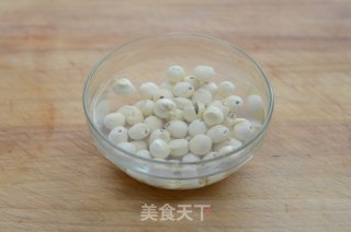 #秋季滋阴润肺#无花果银耳莲子羹的做法步骤：3