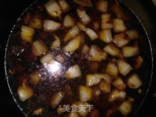 芋头红烧肉的做法步骤：2