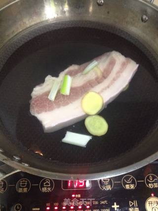 川味回锅肉的做法步骤：2