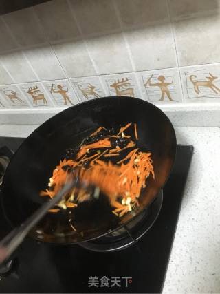 胡萝卜丝炒牛肉的做法步骤：5
