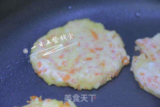 豆腐玉米饼 宝宝辅食，胡萝卜+玉米粉+牛奶的做法步骤：9