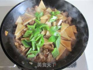 青椒鸭脯肉千叶豆腐的做法步骤：7