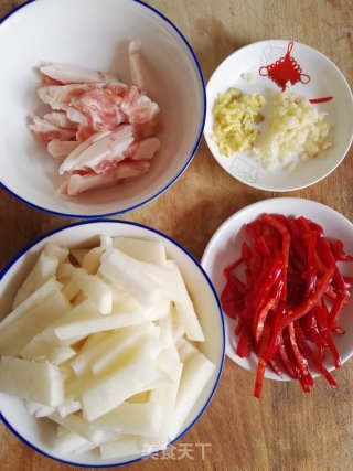 五花肉炒凉薯的做法步骤：2