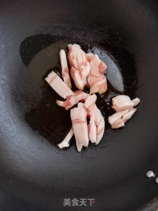 五花肉炒凉薯的做法步骤：3
