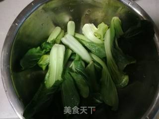 油豆腐扒菜心的做法步骤：1