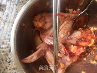 蜜汁烤翅的做法步骤：2