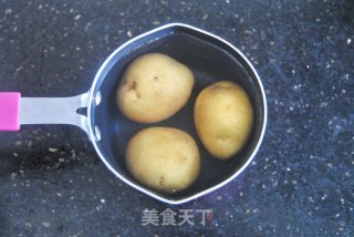 葡萄干鲜果土豆泥的做法步骤：2