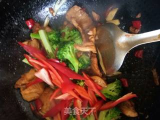 鸡片炒西兰花的做法步骤：8