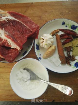 炖卤牛肉的做法步骤：1