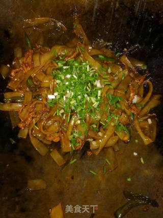 尖椒肉丝炒河粉的做法步骤：7