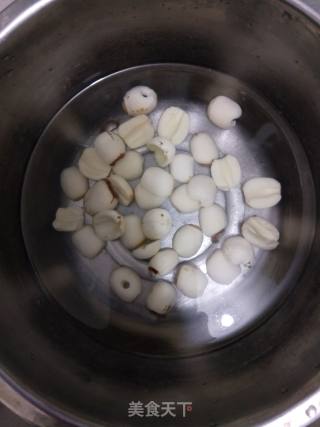 银耳莲子红枣汤的做法步骤：2