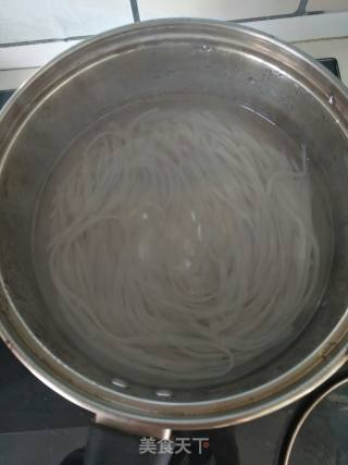白菜猪肉顿粉条的做法步骤：2