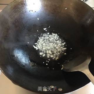胡萝卜青椒炒蚕豆的做法步骤：3