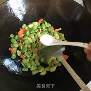 胡萝卜青椒炒蚕豆的做法步骤：5