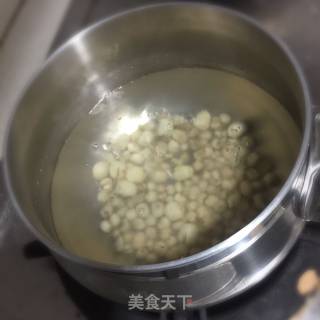 养肺润肺抗霾梨汤的做法步骤：2