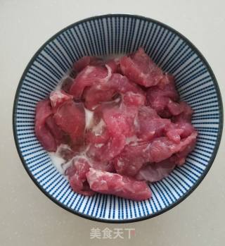 干炒牛河的做法步骤：1