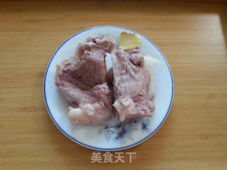 苹果胡萝卜马蹄扇骨汤的做法步骤：3