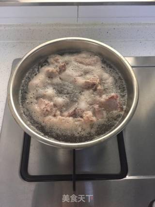 虫草山药排骨汤的做法步骤：1