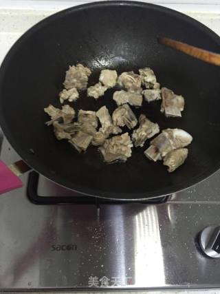 虫草山药排骨汤的做法步骤：2