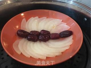 冰糖蒸雪梨的做法步骤：2