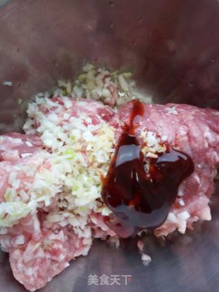 卤煮油豆泡塞肉的做法步骤：1