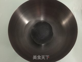 万圣节黑披萨的做法步骤：4