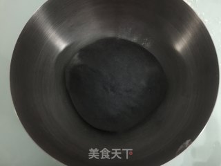 万圣节黑披萨的做法步骤：7
