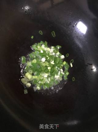 葱香肉丸汤面的做法步骤：4