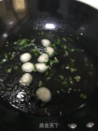 葱香肉丸汤面的做法步骤：6