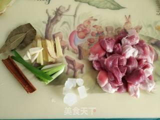 红焖肉版一锅出的做法步骤：1