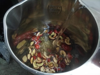 【Me制豆浆实验室】豆浆山楂果茶的做法步骤：5